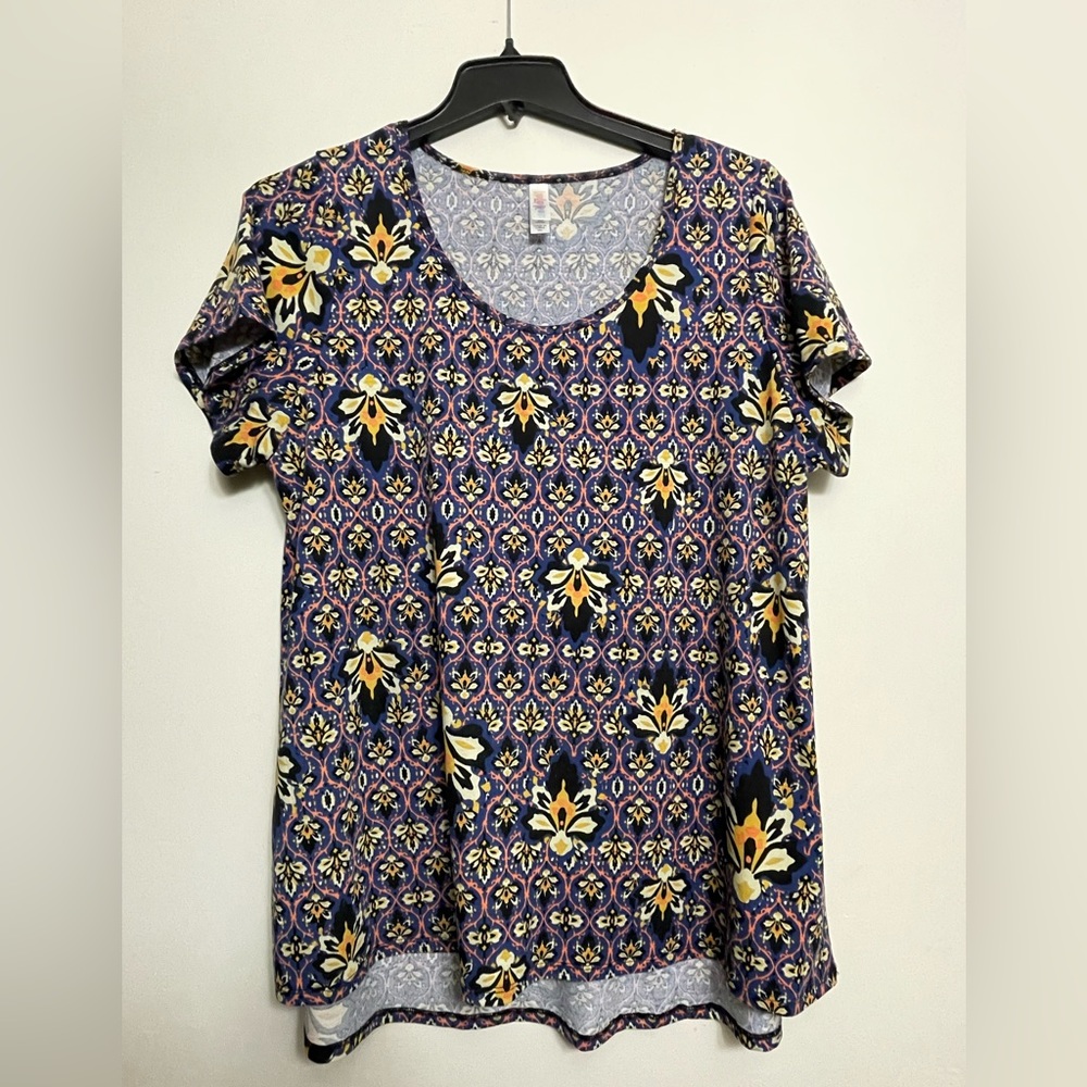 ‼️🎉Reasonable Offers Accepted🎉‼️ LuLaRoe Shirt